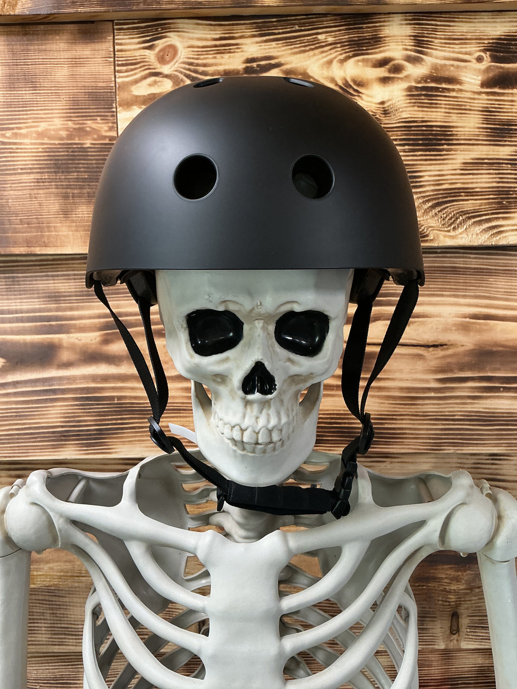 Common Wealth Adjustable Size Skateboarding Helmet